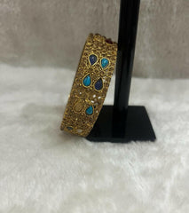 Sparkle & Shine: Glamorous Women's Bracelet