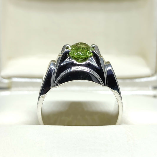 2 کیرٹ AAAA Peridot Apple Green Natural untreated in Sterling Silver 925, Handmade Ring Men Gift Ring 