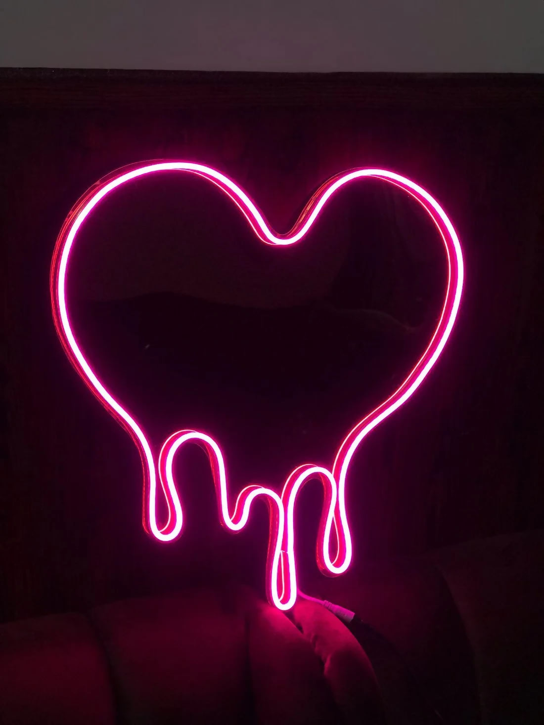 Heart_Shape_Selfie_Neon_Sign_img