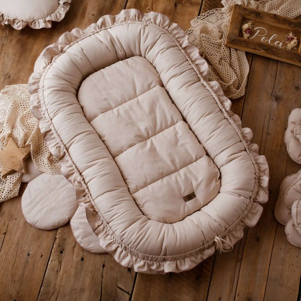 Frilly Baby Nest With Comforter