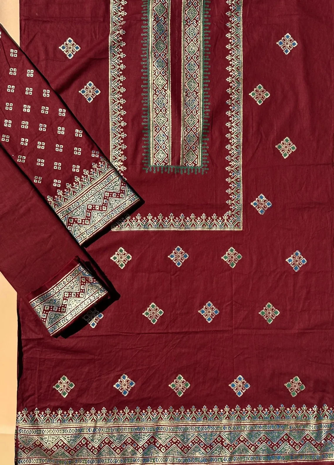 adaa-by-mahnoor-printed-cotton-lawn-suits-unstitched-2-piece-maroon-summer-collection_2