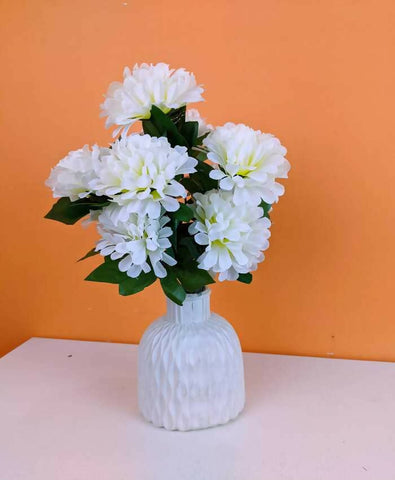 white-plastic-pot-with-white-bunch-1