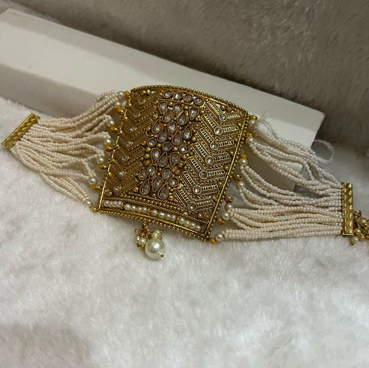 Fancy Bracelet in gold for girls