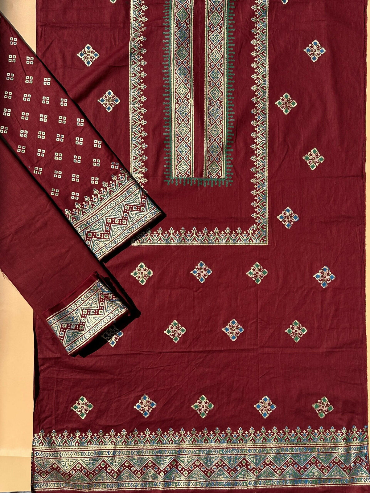 Maroon – Cotton Lawn Block Print Unstitched 2 Pc Set