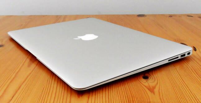 Early 2015Apple MacBook Air with 1.6GHz Intel Core i5 (11.6 inch, 128 GB SSD, 4 GB RAM) - ValueBox