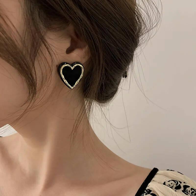 Luxurious Black Heart Stud Earrings - ValueBox